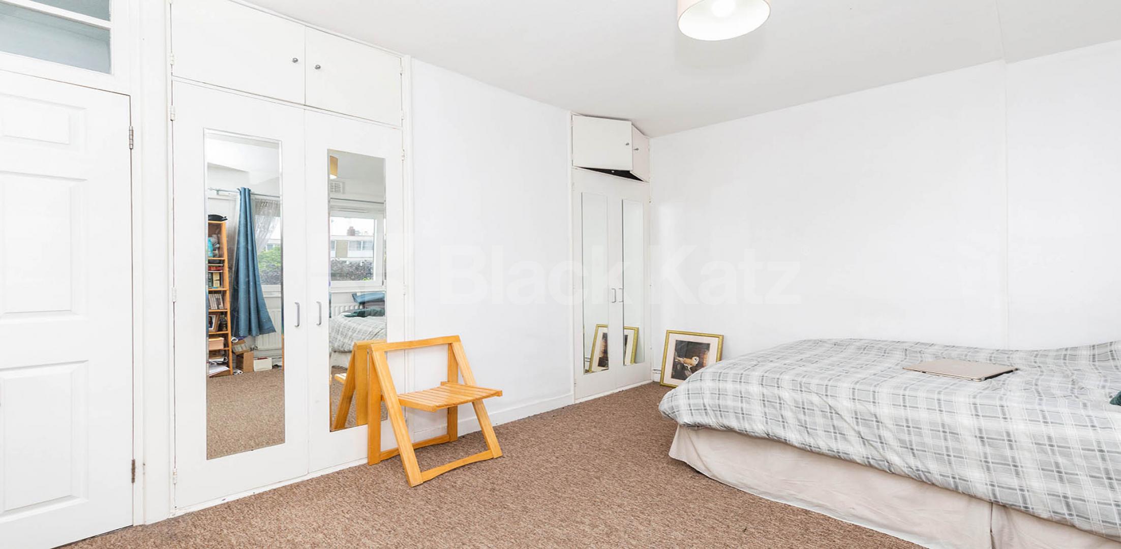 			CLOSE TO CITY UNI, 3 Bedroom, 1 bath, 1 reception Apartment			 Agdon Street EC1, CLERKENWELL